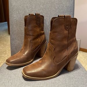 Mia Size 6.5 Brown Heeled Boots